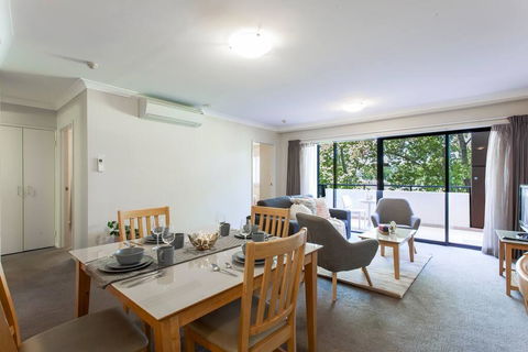 A Comfy 2BR Home, Top Location, FREE Parking - Accommodation Redcliffe 2