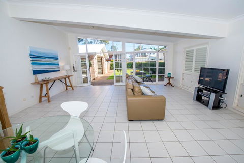 A Foreshore - Salamander Bay - Accommodation Redcliffe 3