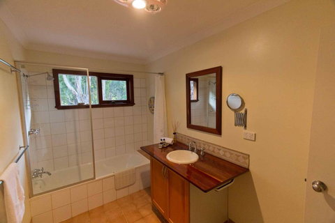 A Grape Escape - Accommodation Redcliffe 1