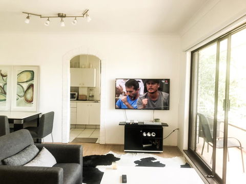 A Jewel Amongst Greenery - Accommodation Redcliffe 0