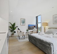 A Luxury home hidden in the Urban oasis - Accommodation Redcliffe