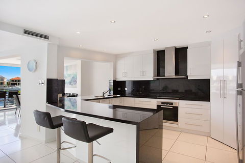 A PERFECT STAY - Casa Grande On The Water - Accommodation Redcliffe 2