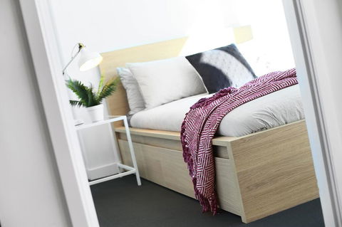 A Stylish CBD Apartment With A Stunning View - Accommodation Redcliffe 2