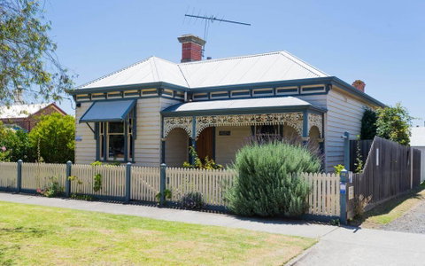 Abaleen House - Accommodation Redcliffe 0