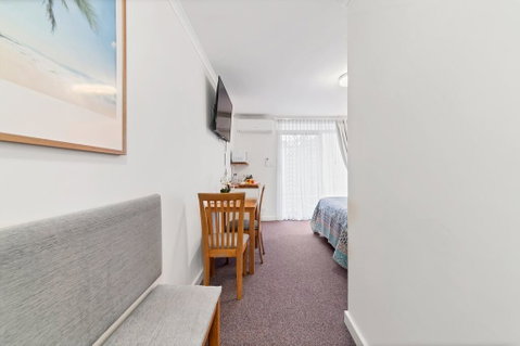 Abby's Poolside Retreat 1 - Accommodation Redcliffe 1