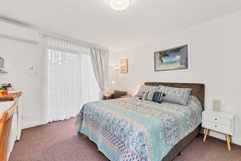 Abby's Poolside Retreat 1 - Accommodation Redcliffe 0