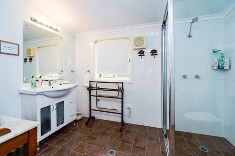 Abelia House B &B - Accommodation Redcliffe 2