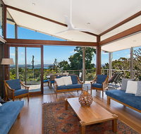 Above The Pass - Accommodation Redcliffe