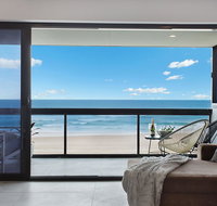 Absolute Beach Front Renovated 3 Bdrm 2 Bath App - Accommodation Redcliffe