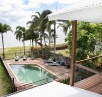 ABSOLUTE BEACHFRONT BLISS  NEWELL BEACH - Accommodation Redcliffe