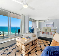 Absolute Beachfront in the heart of Surfers Paradi - Accommodation Redcliffe