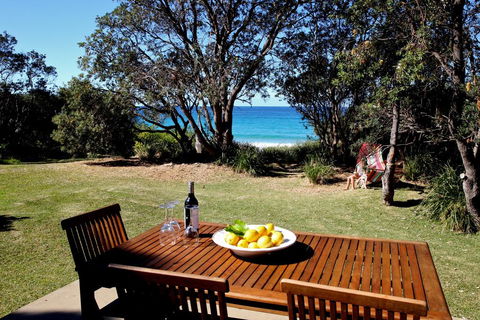 Absolute Beachfront Mollymook - Accommodation Redcliffe 1