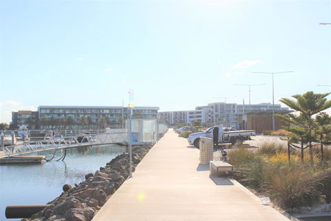 Absolute Waterfront Apt 319 Lighthouse - Accommodation Redcliffe 1