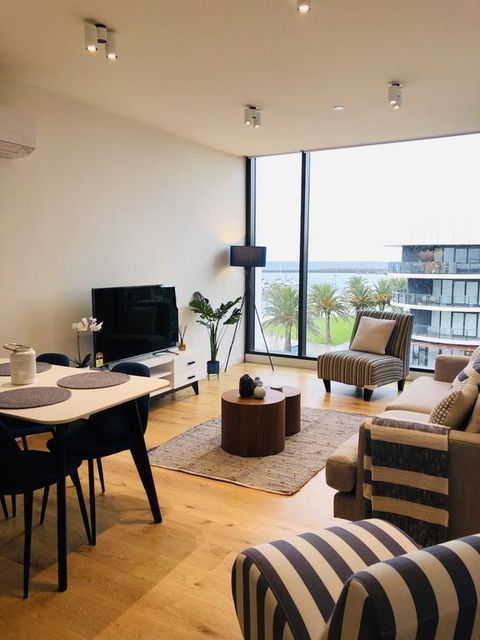 Absolute Waterfront Apt 319 Lighthouse - Accommodation Redcliffe 3
