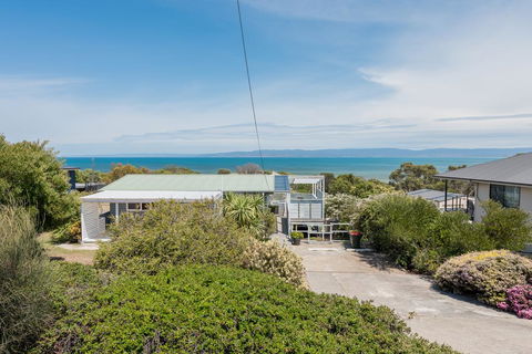 Acacia Cottage - Accommodation Redcliffe 2