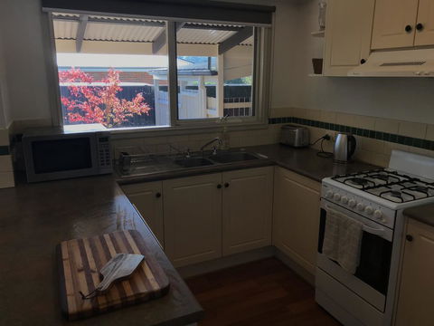 Acacia House - Central Healesville - Yarra Valley - Accommodation Redcliffe 1