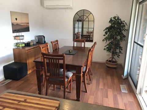 Acacia House - Central Healesville - Yarra Valley - Accommodation Redcliffe 2