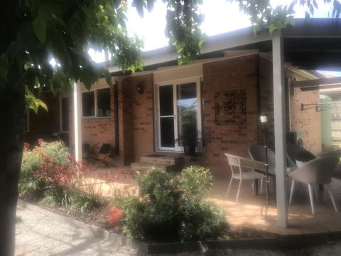 Acacia House - Central Healesville - Yarra Valley - Accommodation Redcliffe 3