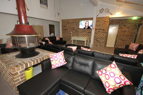 Acacia Snowy Motel - Accommodation Redcliffe 1
