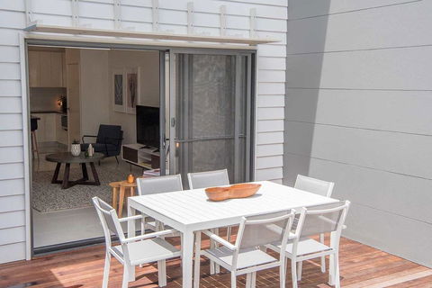 Acacia Villa - Accommodation Redcliffe 3