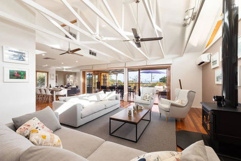 Acqua Vista - Water View, Fireplace, Walk To Beach - Accommodation Redcliffe 0