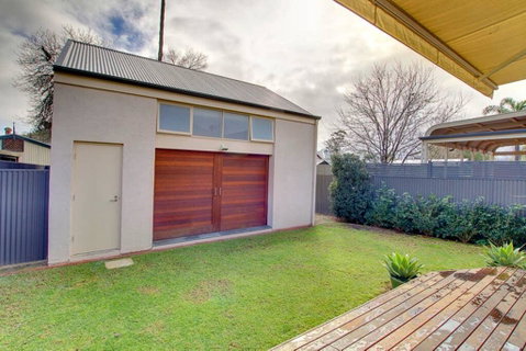 Adelaide Close CBD Large Private Studio Apartment In St Peters - Accommodation Redcliffe 3