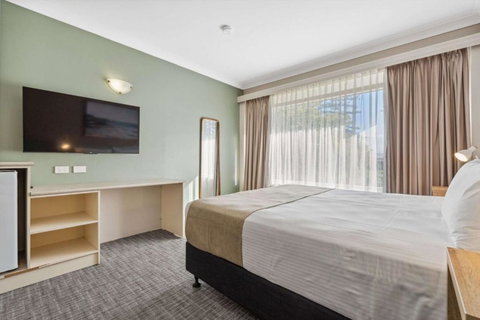 Econo Lodge Dockside Glenelg - Accommodation Redcliffe 0