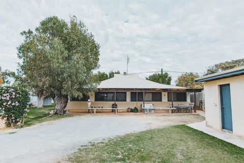 Dongara Hotel Motel - Accommodation Redcliffe 1