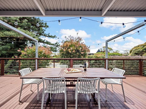 Eagle Bay Beach House - 300m To The Beach! - Accommodation Redcliffe 0
