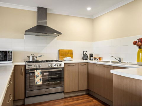 Eagle Bay Beach House - 300m To The Beach! - Accommodation Redcliffe 2