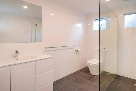 Eagle Bay Summerhaus - Accommodation Redcliffe 2