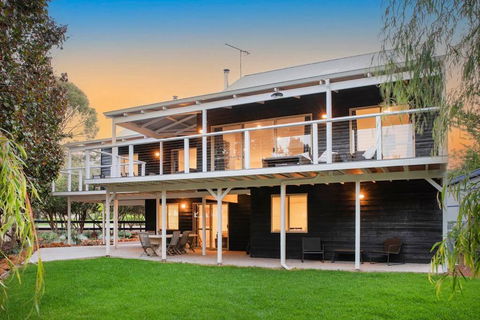 Eagle Bay Summerhaus - Accommodation Redcliffe 0