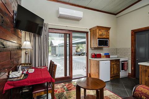 Eagle Foundry Bed & Breakfast - Accommodation Redcliffe 3