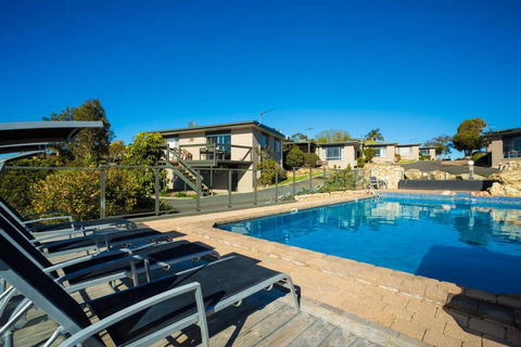 Eagle Heights Holiday Units - Accommodation Redcliffe 0