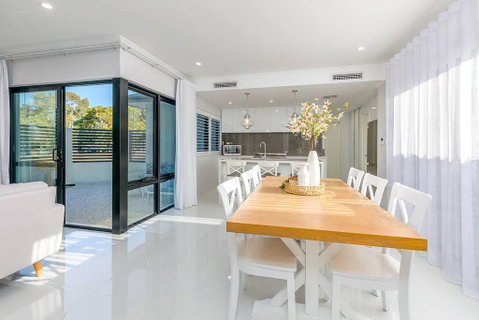 East Vic Park Luxe New Home - Accommodation Redcliffe 1