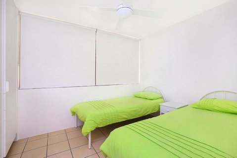 Eastbourne U4 80 Esplanade Golden Beach - Accommodation Redcliffe 2
