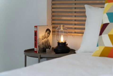 Eclectic Perfectly Positioned Apartment - Accommodation Redcliffe 2