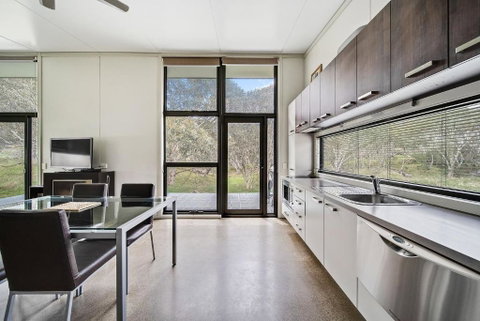 Ecocrackenback 2 Sustainable Chalet Close To The Slopes - Accommodation Redcliffe 3