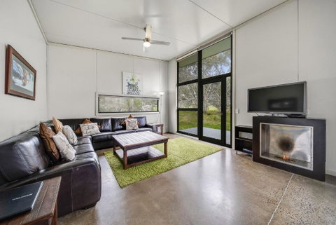 Ecocrackenback 2 Sustainable Chalet Close To The Slopes - Accommodation Redcliffe 0