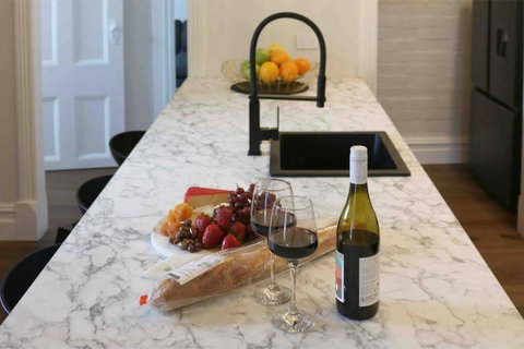 EDW19 - Stylish 2-Bed, 2-Bath Townhose In Drummoyne - Accommodation Redcliffe 1