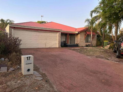 Double Room Share Bathroom And Kitchen - Accommodation Redcliffe 0