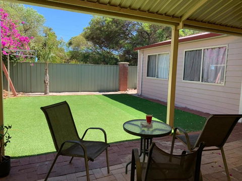 Double Room Share Bathroom And Kitchen - Accommodation Redcliffe 2