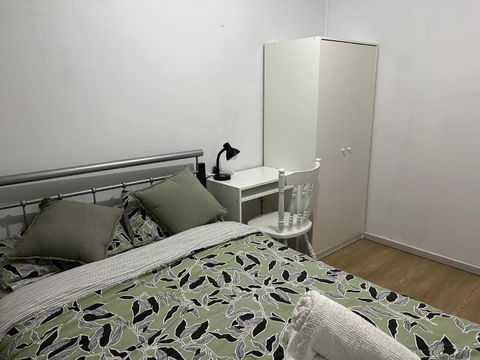 Double Room Share Bathroom And Kitchen - Accommodation Redcliffe 1