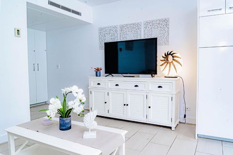 DRIFT PALM COVE- Private 2 Bed -Apartment 2204 - Accommodation Redcliffe 3
