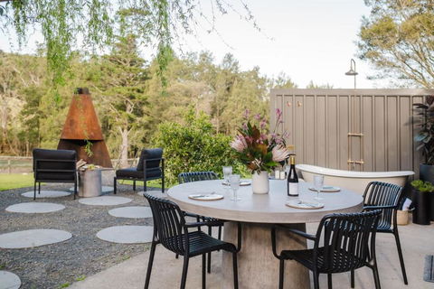 EKhaya - The Barn - Accommodation Redcliffe 0