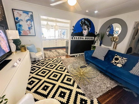 Eleda House - Accommodation Redcliffe 2