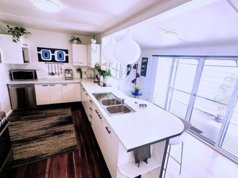 Eleda House - Accommodation Redcliffe 0