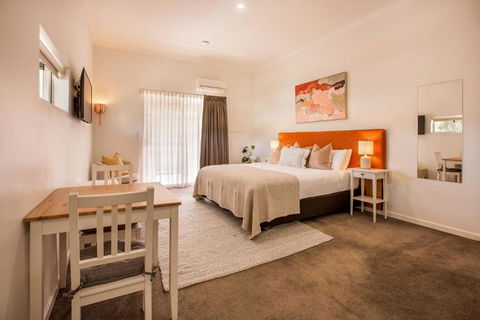 EM Apartments - Accommodation Redcliffe 3