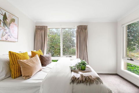 Enjoy Nature At Modern Diamond Creek Farmhouse - Accommodation Redcliffe 1