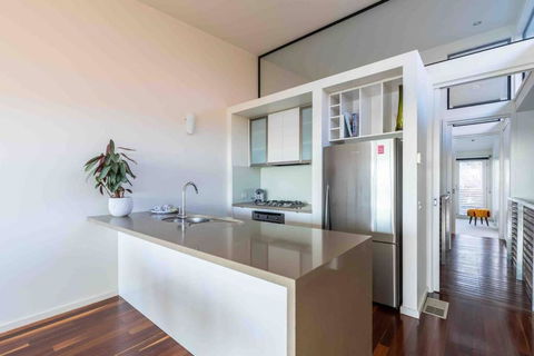 Escape@villamanta Long+short Stays Geelong CBD - Accommodation Redcliffe 2